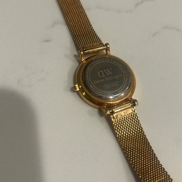 Daniel Wellington Rose Gold Watch - Picture 6 of 6